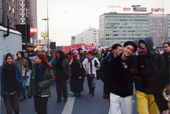 Demonstration 08.03.1995, Transparent der lila offensive